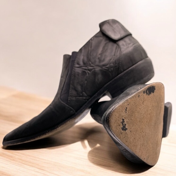 L.A.M.B. Gwen Stefani Memento Black Textured Pointy Toe Bootie Croc Embossed - Picture 14 of 14